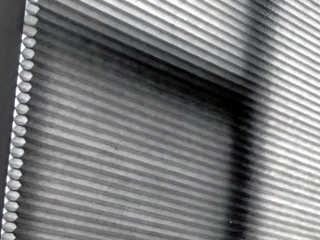 Cortina Honeycomb: detalle de la tela plisada en forma de panal