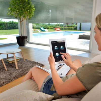 Cortinas roller motorizadas controladas con app móvil - domótica ImportRoller